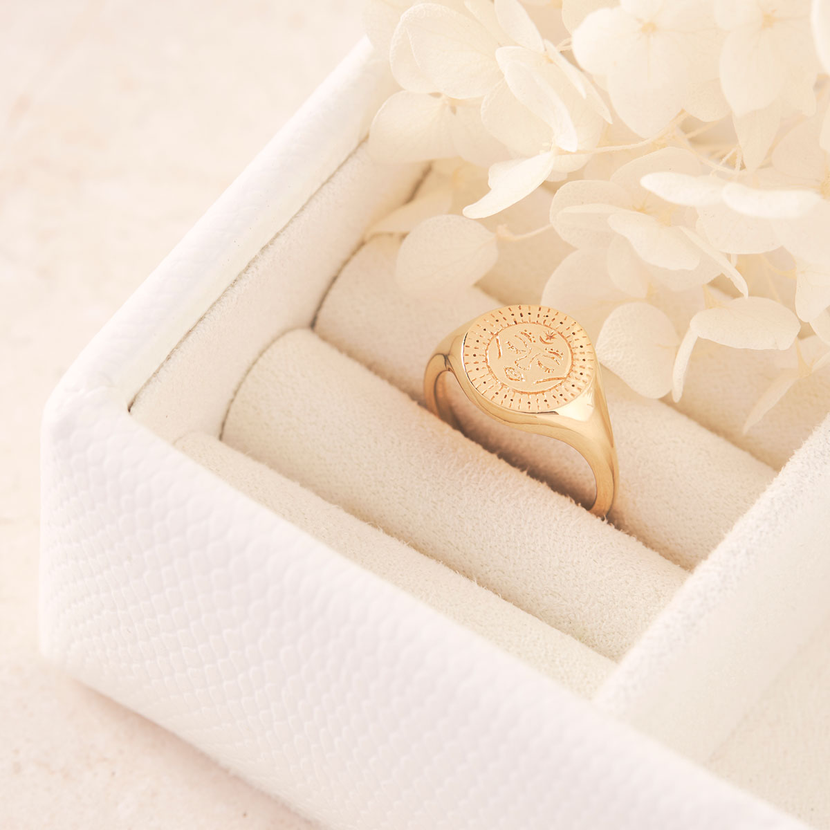 Moon Signet Ring Gold