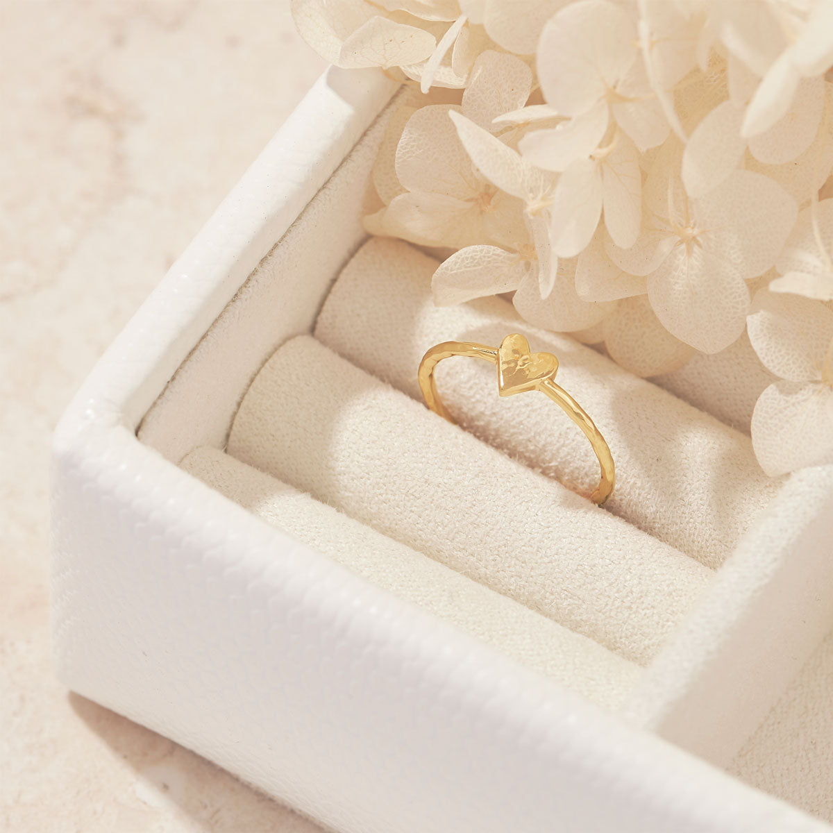 Aphrodite Heart Ring Gold