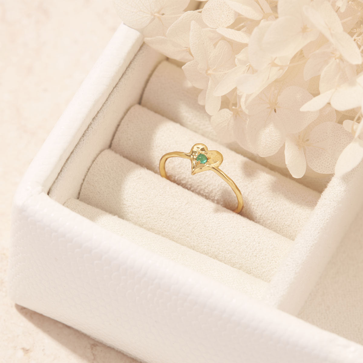 Love Heart Green Onyx Ring Gold