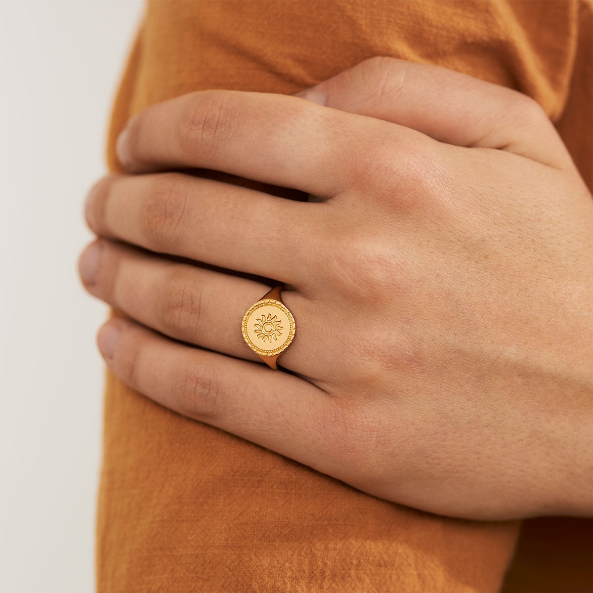 Solstice Signet Ring Gold