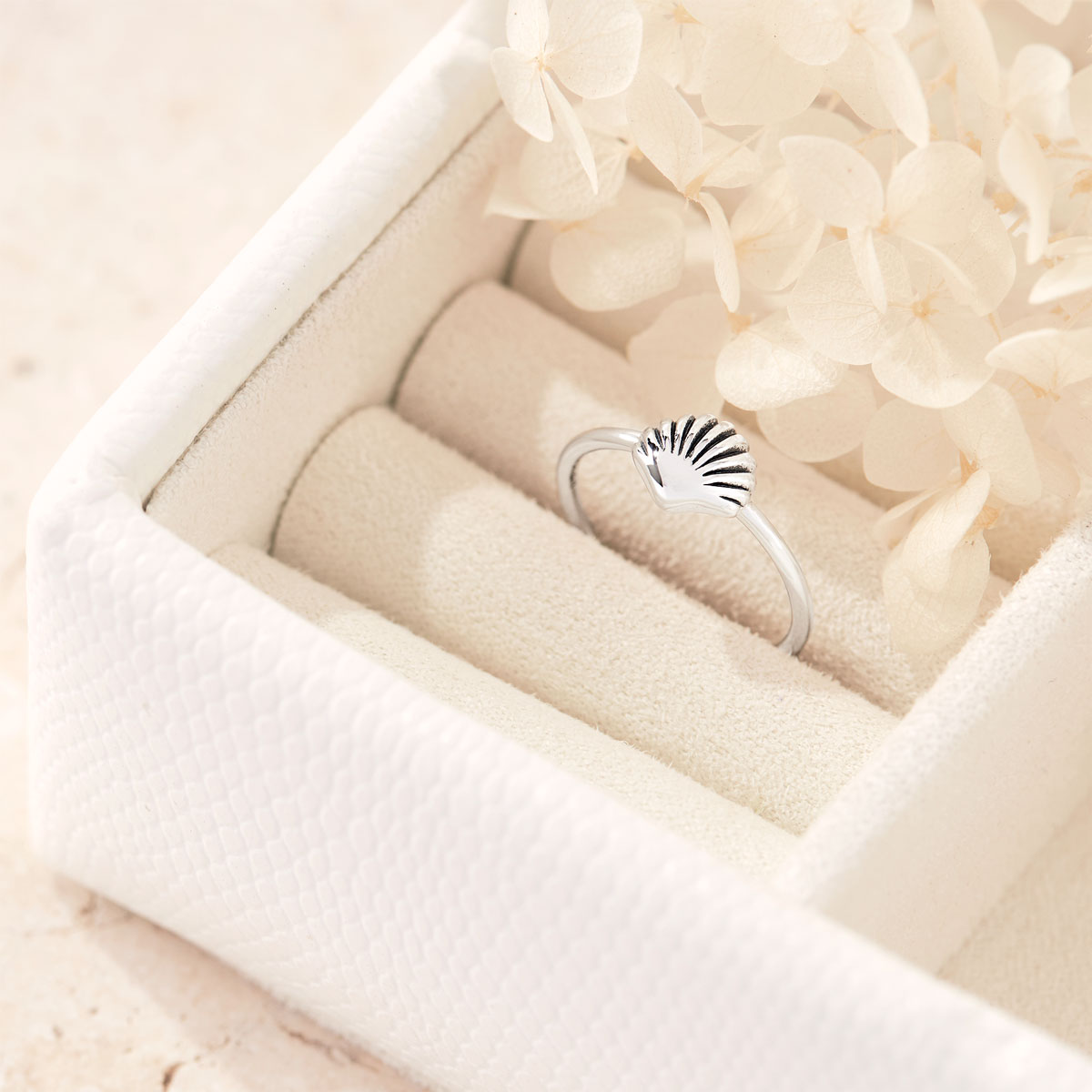 Dainty Seashell Ring