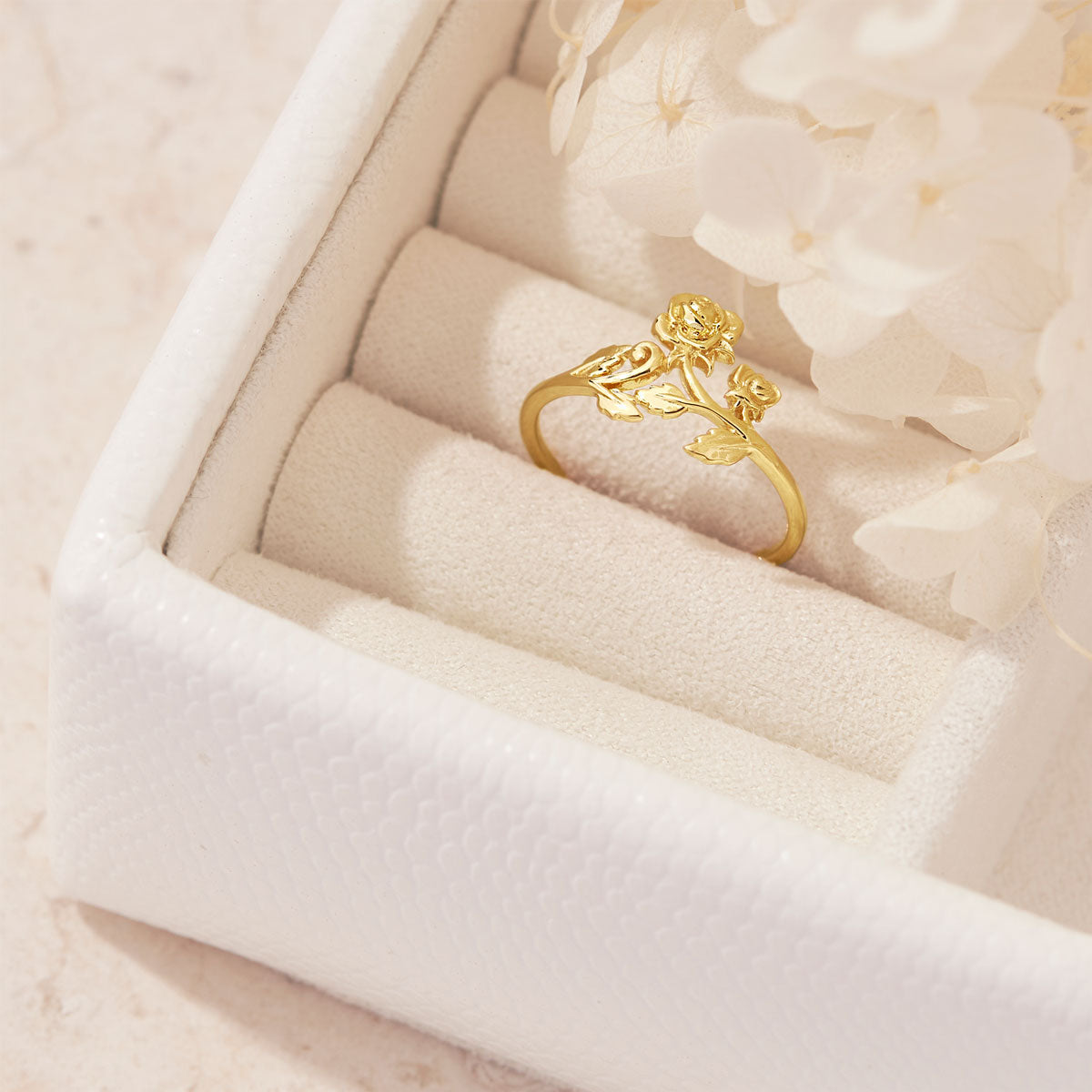 Fallen Roses Ring Gold