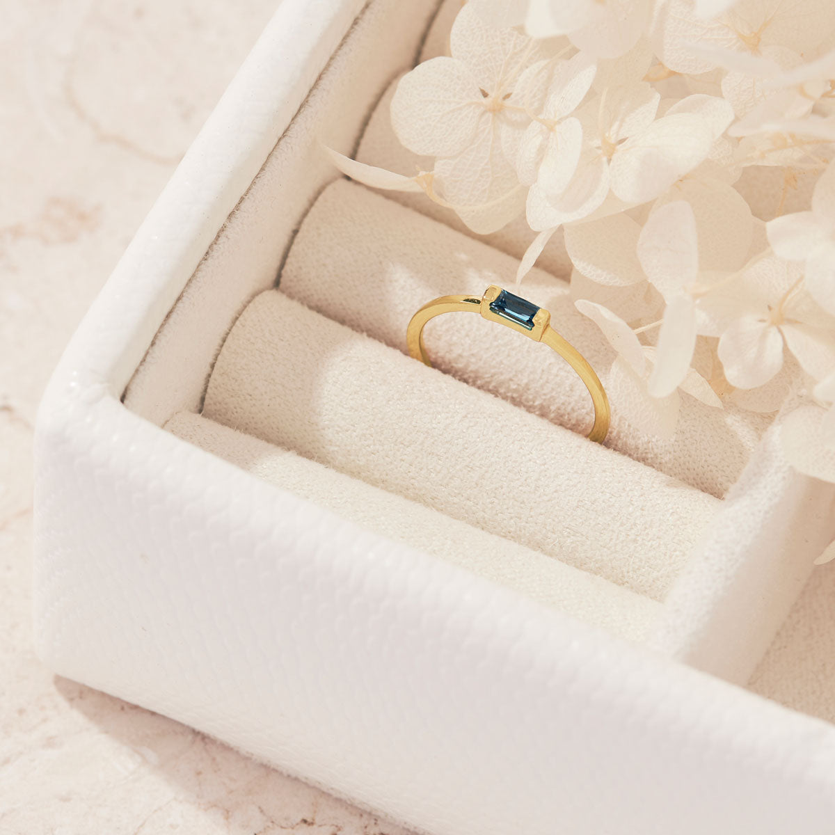 Lumen London Blue Ring Gold