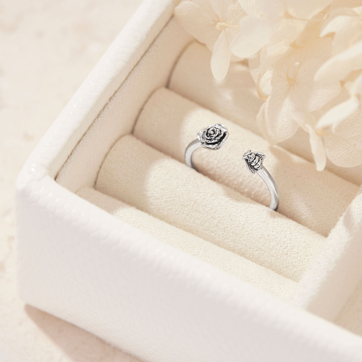 Sweet Bee Ring