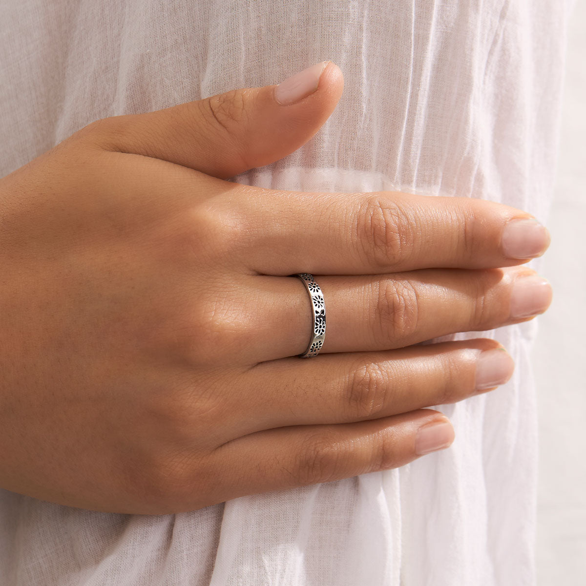 Delicate Daisy Ring