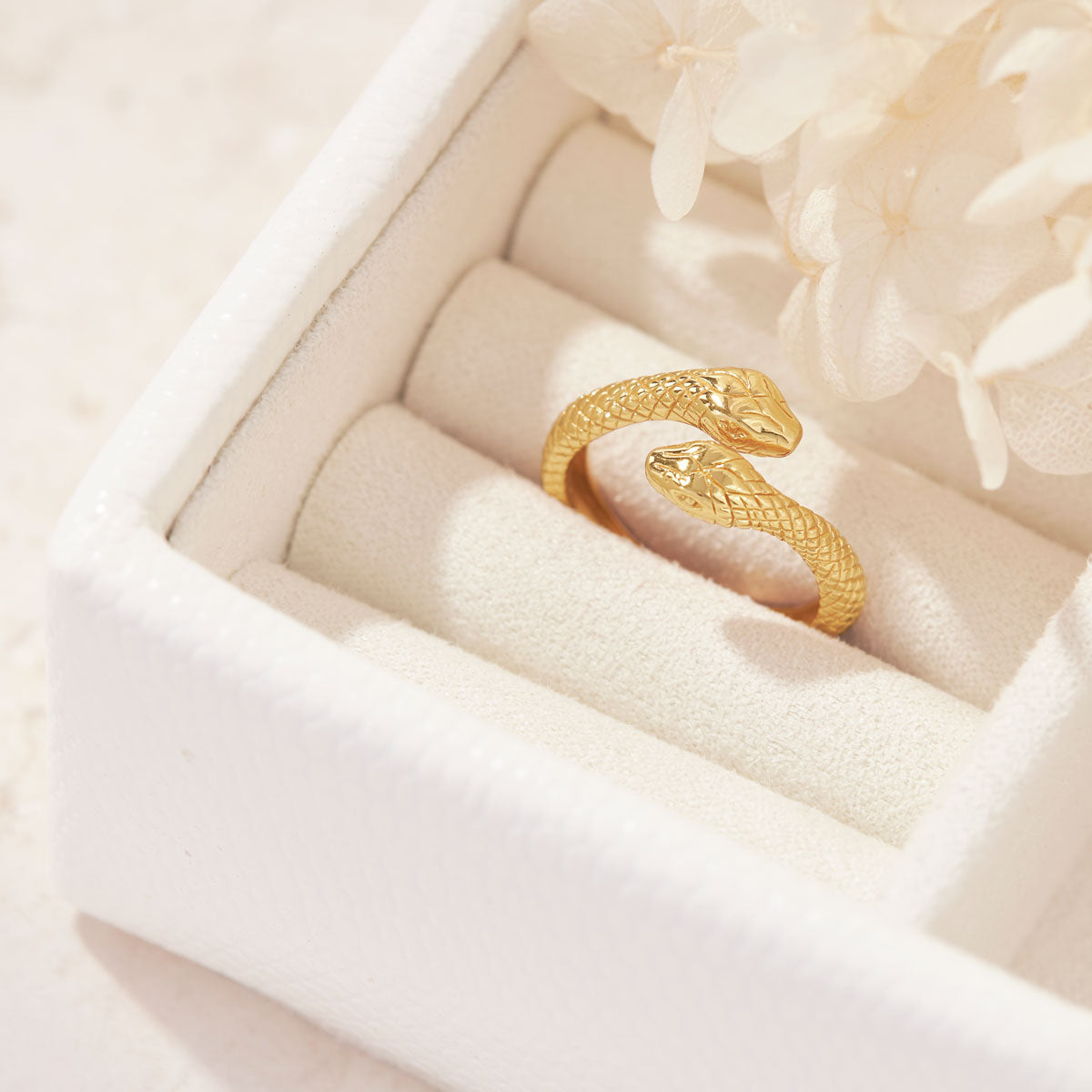 Rebirth Snake Ring Gold