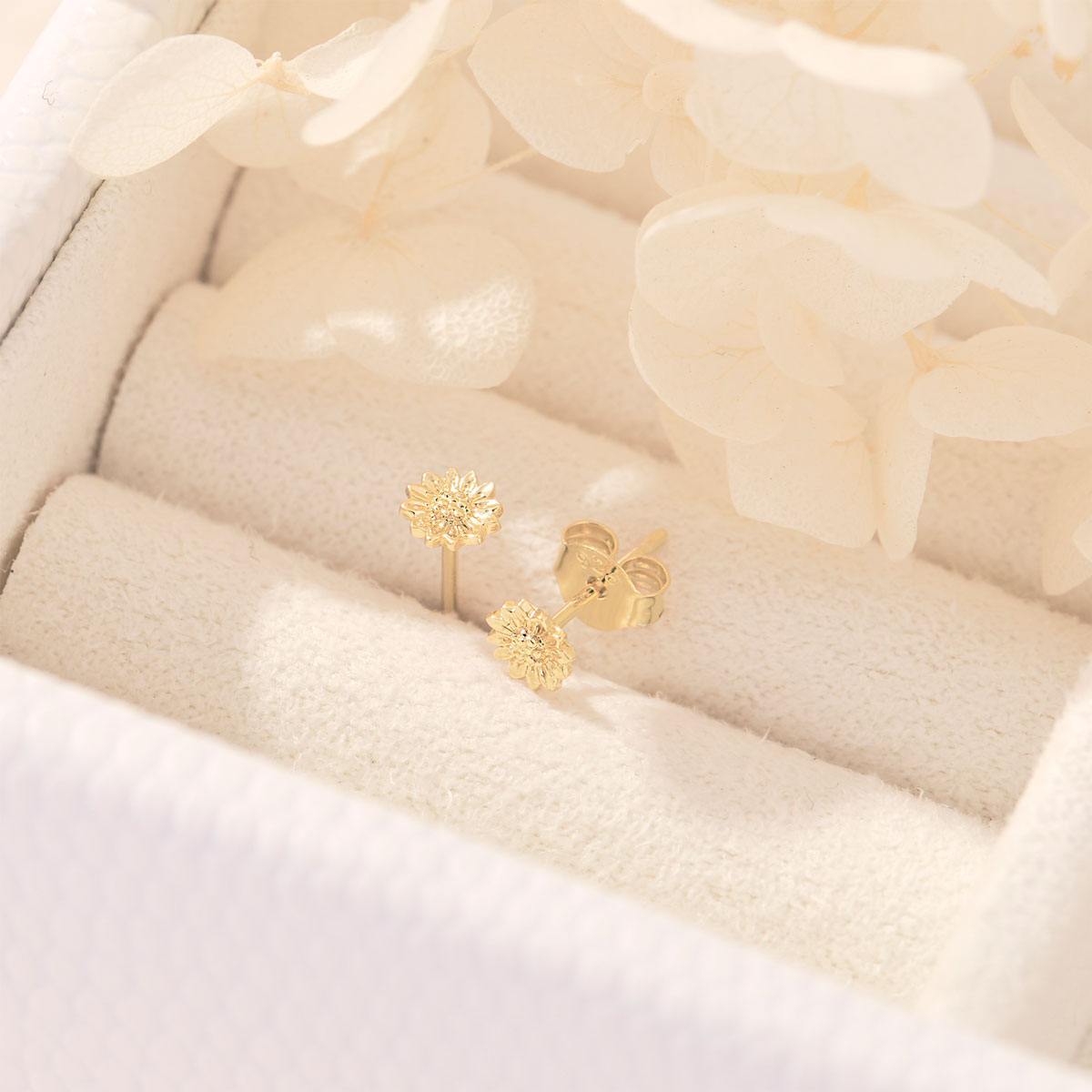 Tiny Sunflower Studs Gold