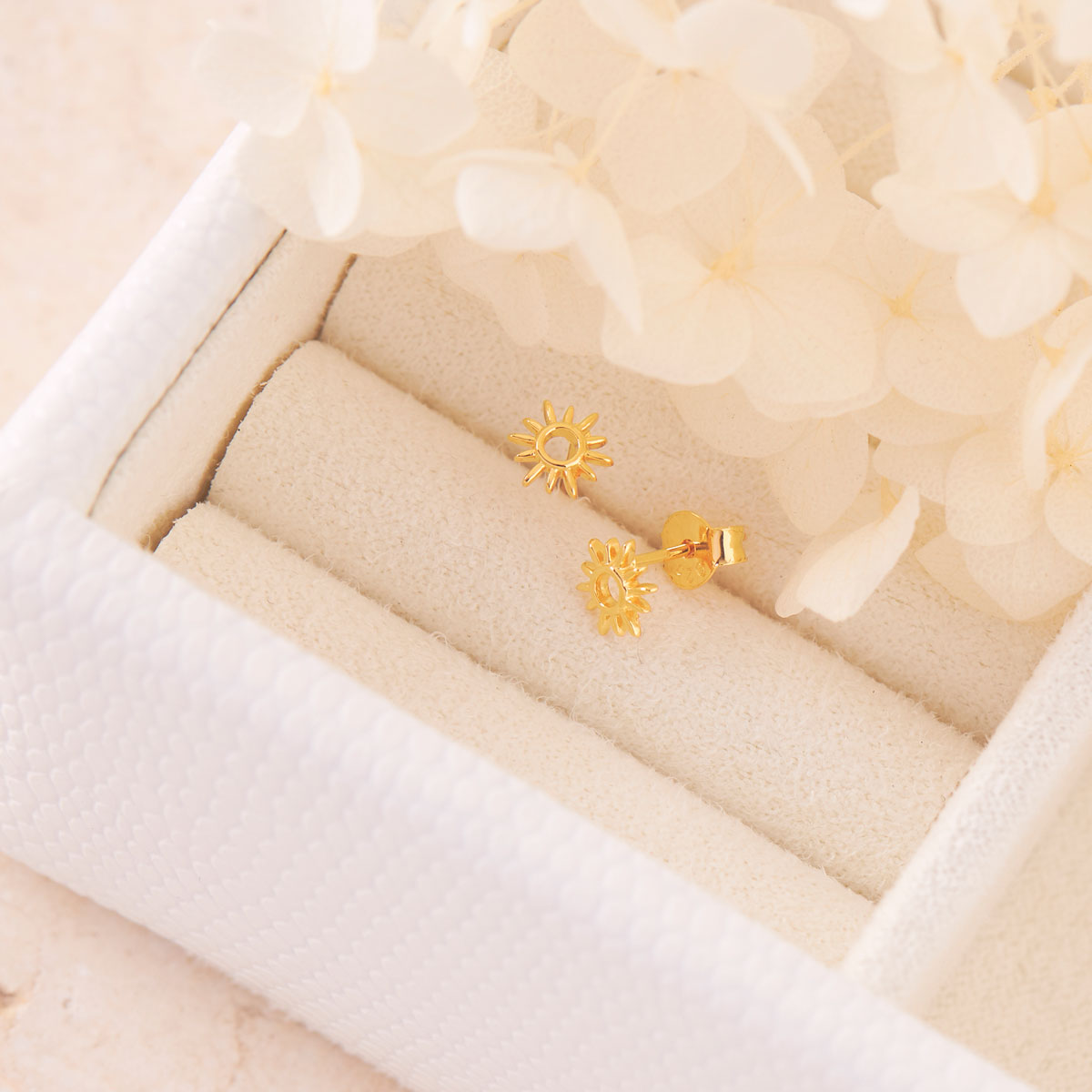 Dainty Open Sunshine Studs Gold