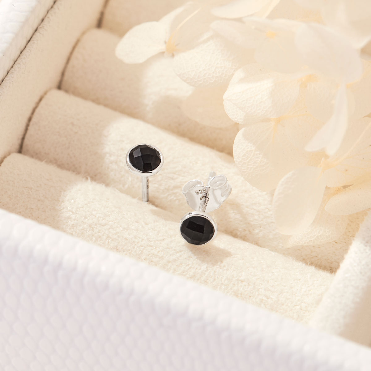 Dainty Round Onyx Studs